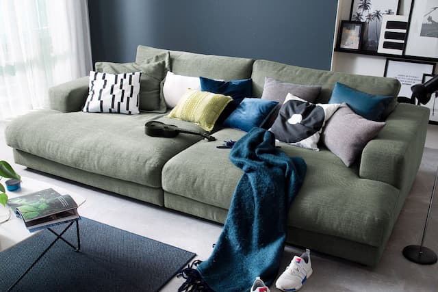 KAWOLA Big Sofa MADELINE Stoff olivgrün